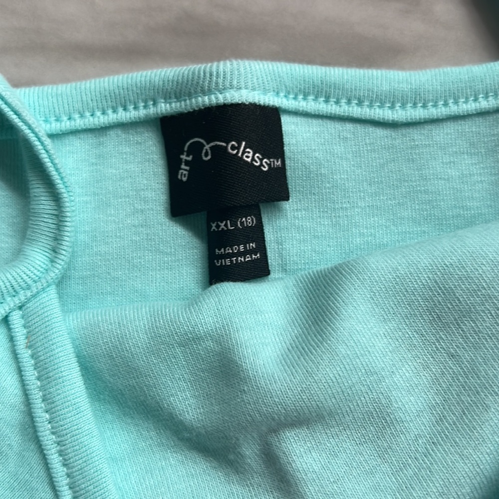 Tank Tops - Picture 3 of 5
